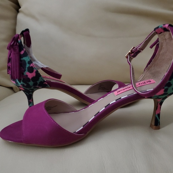 Betsey Johnson Shoes - NEW Betsey Johnson Ressy Magenta Mule